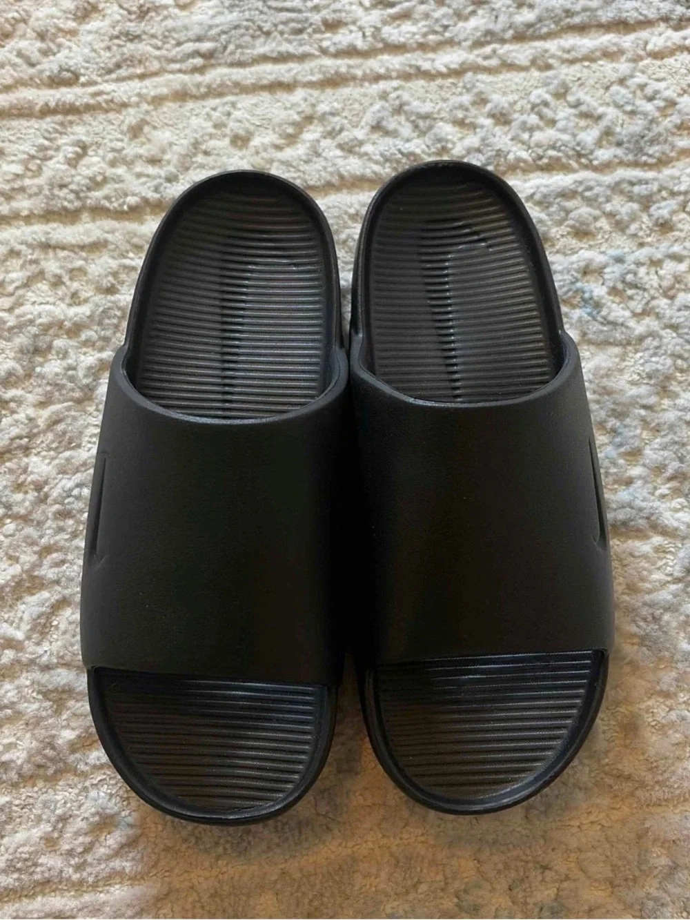 Nike minimalist black